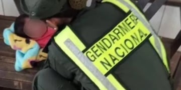Gendarmes de Bernardo de Irigoyen rescatan a un bebé con una crisis convulsiva.