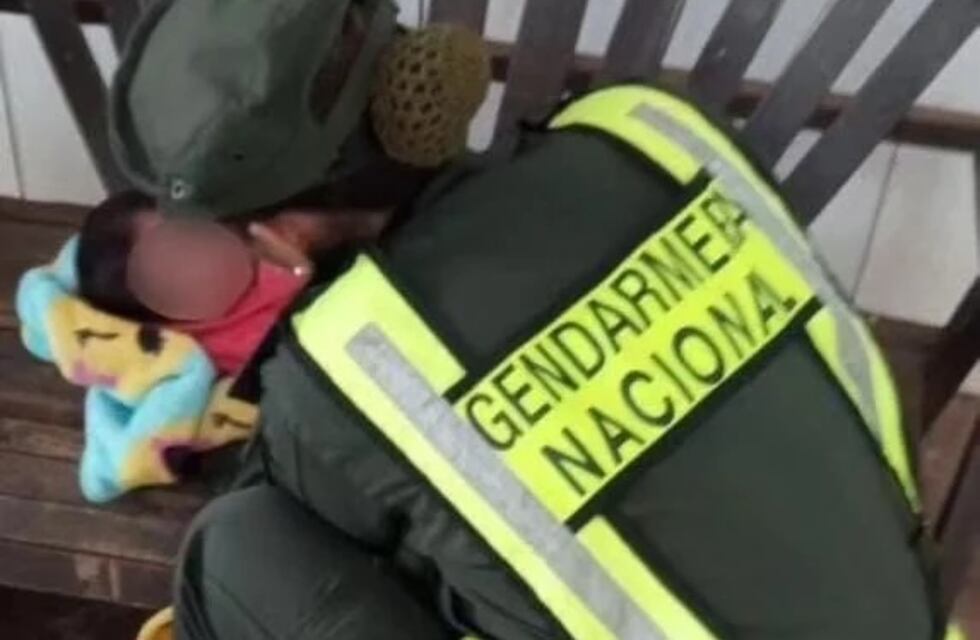 Gendarmes de Bernardo de Irigoyen rescatan a un bebé con una crisis convulsiva