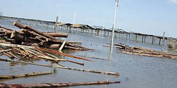 Por el fuerte temporal de lluvia, varias localidades de Corrientes sufrieron inundaciones y destrozos.