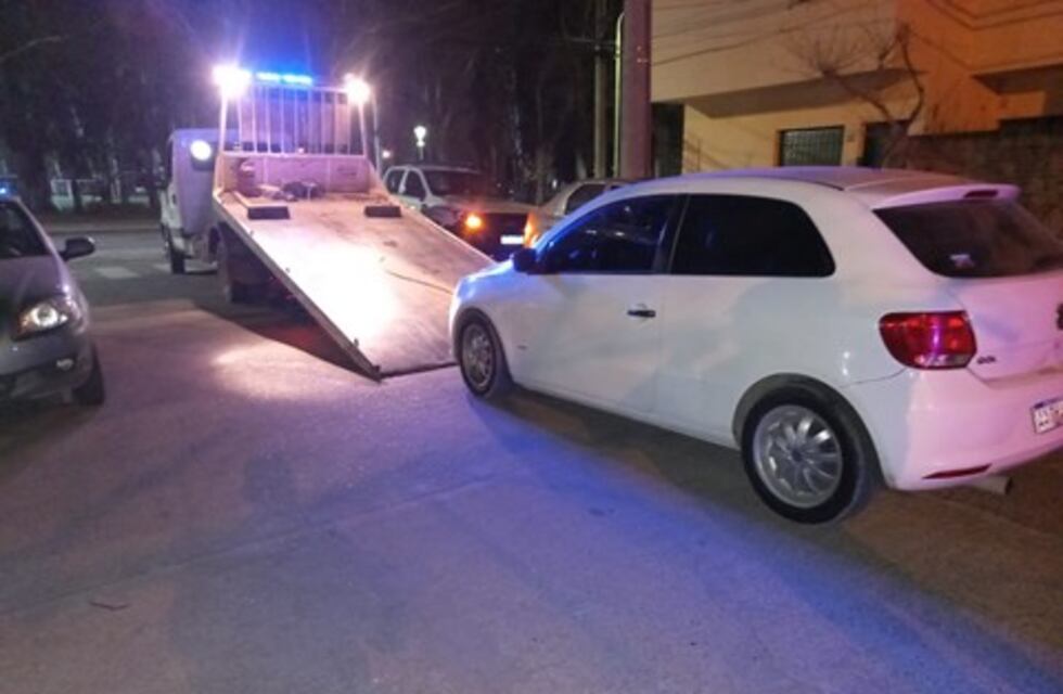 Un joven detenido por conducir alcoholizado y tener drogas