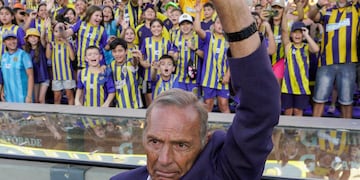 El Gigante de Arroyito ovacionó a Miguel Ángel Russo.
