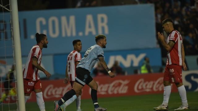 El ex Instituto, Alejandro Rébola, puso el 1-0 para Belgrano en el clásico (Facundo Luque).