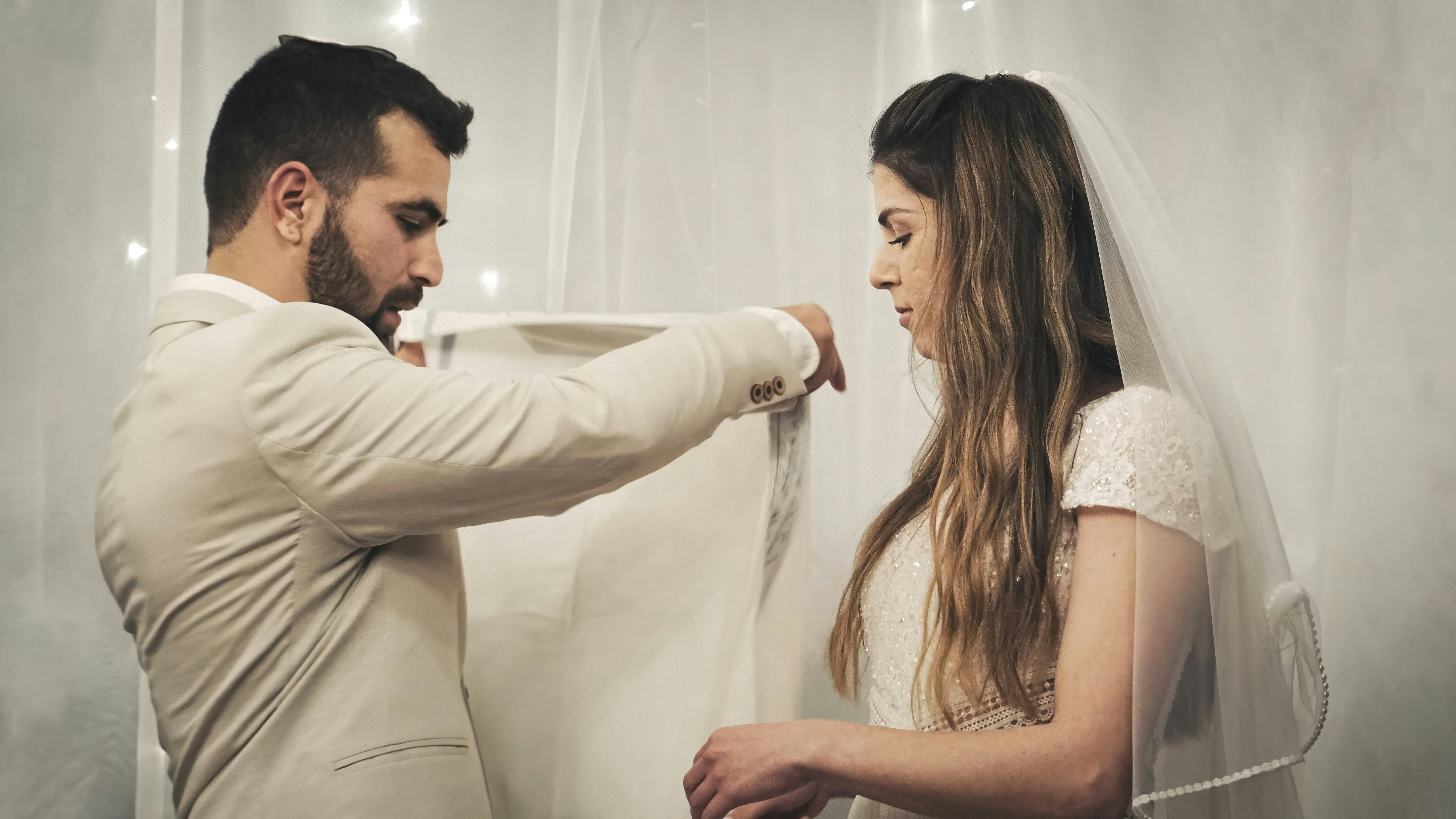 El proceso de perdón tras una traición requiere acompañamiento profesional y límites claros, según especialistas.