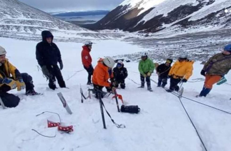 Defensa Civil se instruye sobre el tránsito glacial y los terrenos nevados