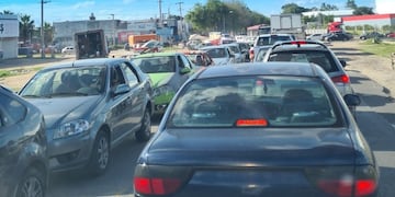 Vecinos reclaman los congestionamentos de tránsito diarios.