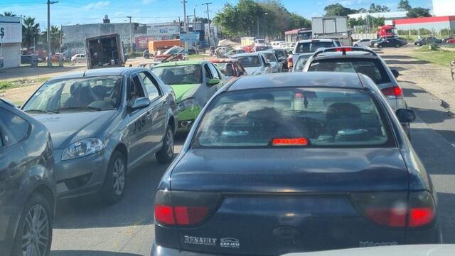 Vecinos reclaman los congestionamentos de tránsito diarios.