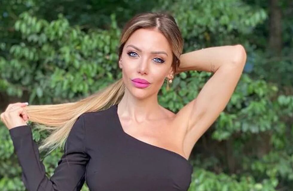 Evangelina Anderson palpitó la llegada del verano con su colección de microbikinis