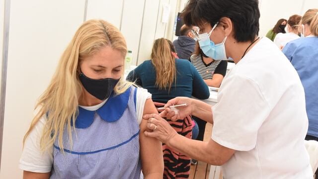 Avanza a buen ritmo la vacunación con la segunda dosis a los docentes