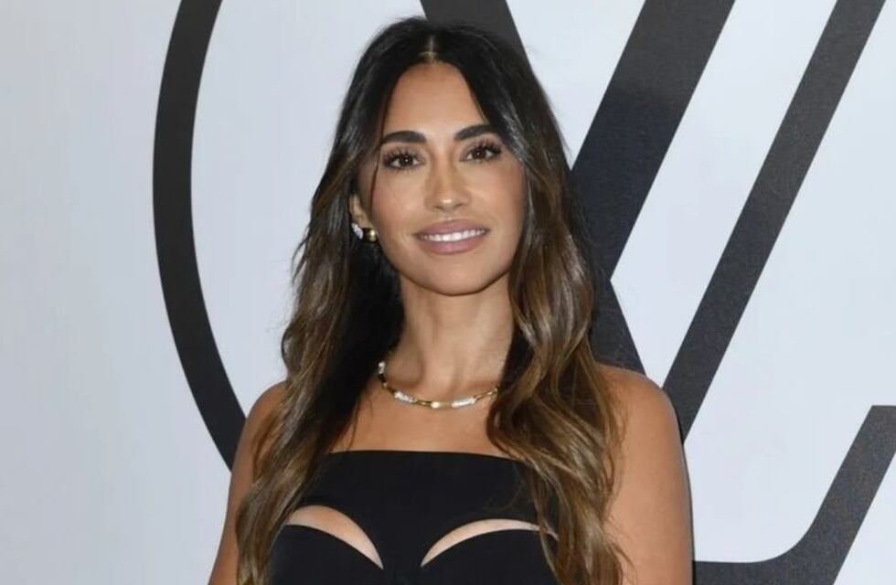 Antonela Roccuzzo deslumbró en el desfile de Louis Vuitton: pasó del sweater y jeans, a un elegante vestido con aberturas