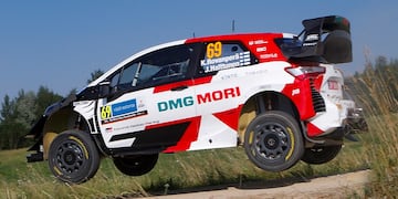 Rovanpera, con el Toyota Yaris WRC durante el shakedown.