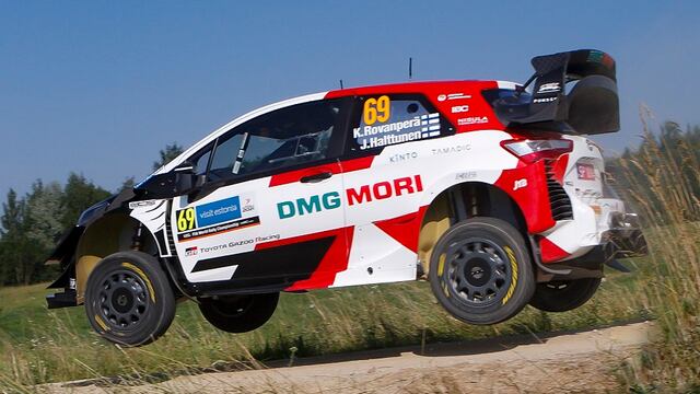 Rovanpera, con el Toyota Yaris WRC durante el shakedown.