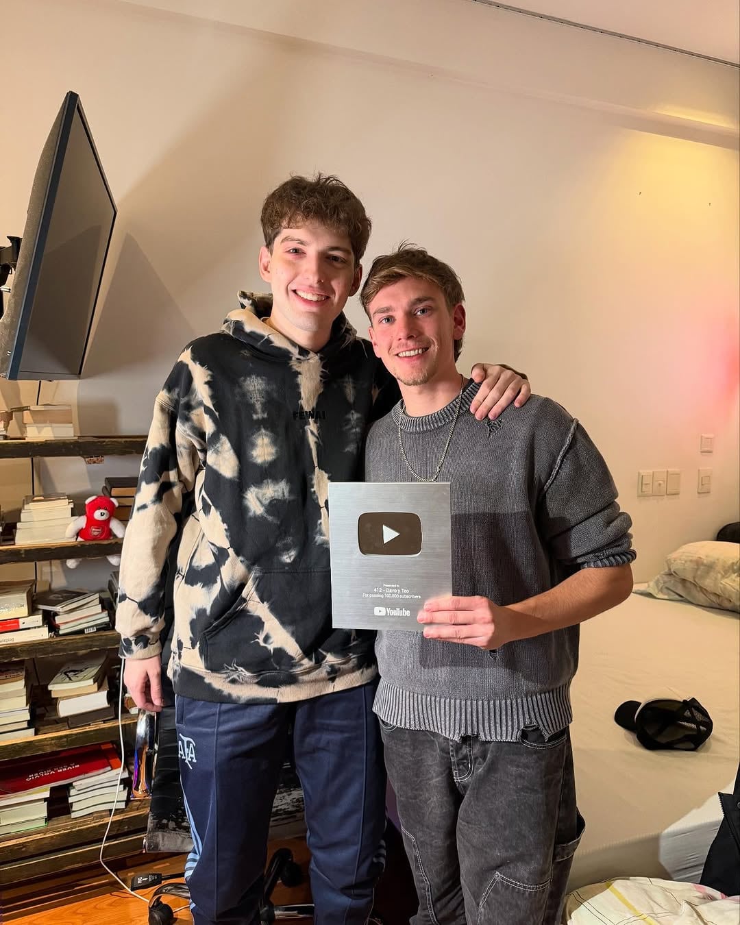 Teo stremea junto a Davo Zeneixe.