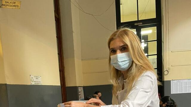 Votó Silvia Elías de Pérez.