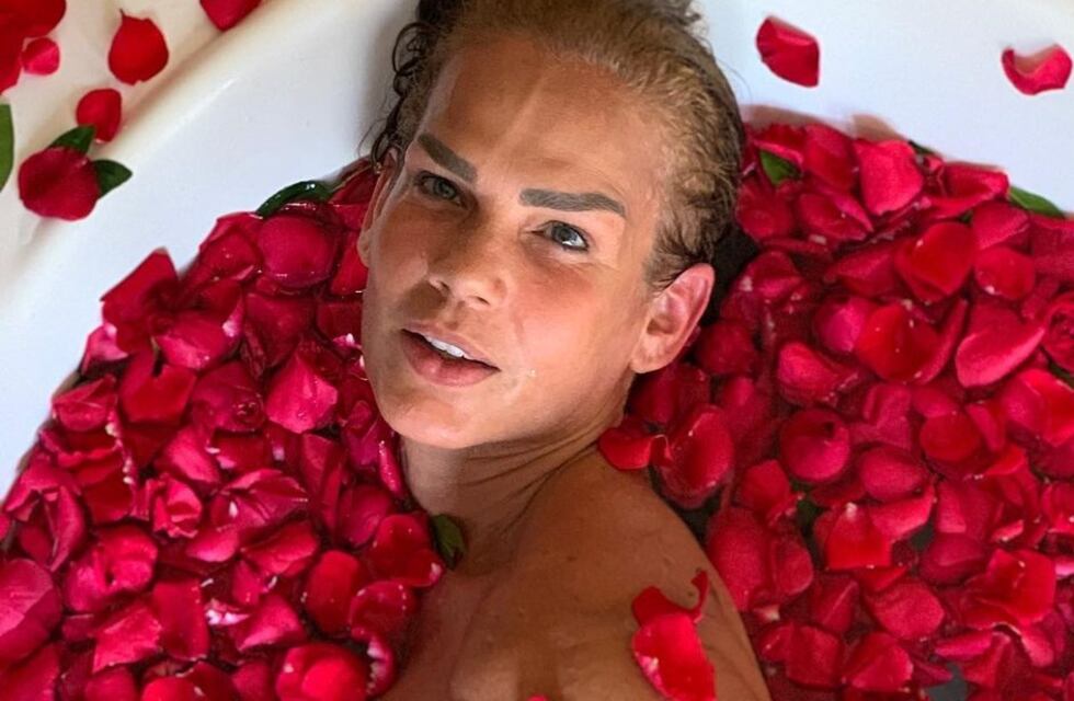 La vedette Niurka Marcos se sacó el corpiño en medio de una entrevista y dejó sin palabras a todos