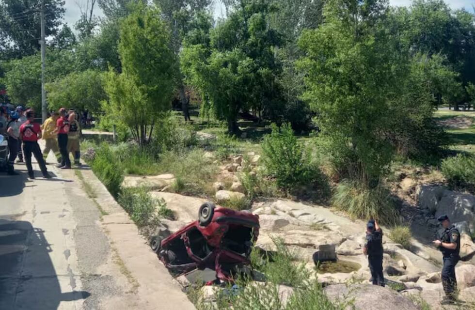 Conmoción por la muerte de un hombre de 54 años: perdió el control de su auto y cayó a un río en Córdoba