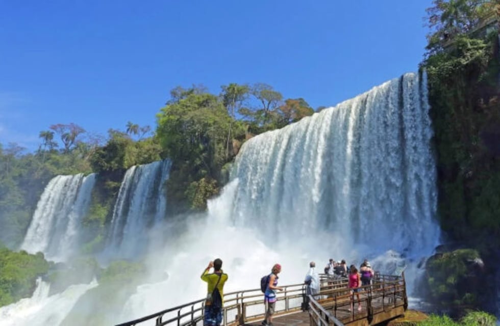 El fin de semana largo más de mil turistas visitaron las Cataratas del Iguazú