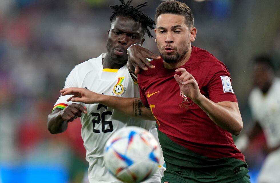 El arquero de Portugal tuvo un blooper increíble y así reaccionó Cristiano Ronaldo