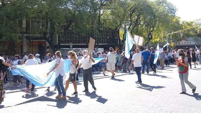 Los docentes se movilizaron por el centro de San Rafael. Gentileza LV4 Radio San Rafael