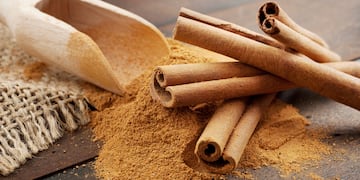 La canela es el condimento que ayuda a regular la glucosa en sangre.