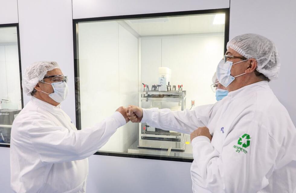 Alberto Fernández visitó el laboratorio mexicano que produce junto a Argentina la vacuna de Oxford-AstraZeneca