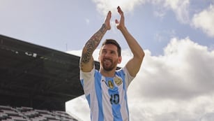 Con un guiño al Mundial de Qatar: así son los nuevos botines de Messi para la Copa América.