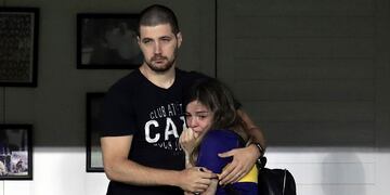 Dalma Maradona rompió en llanto en La Bombonera cuando los futbolistas de Boca le rindieron tributo a Diego Maradona. (Alejandro Pagni/AP)