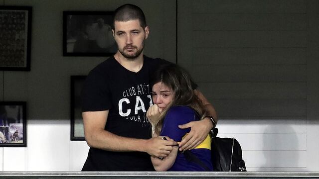 Dalma Maradona rompió en llanto en La Bombonera cuando los futbolistas de Boca le rindieron tributo a Diego Maradona. (Alejandro Pagni/AP)