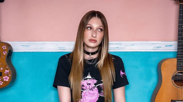 Quién es Yami Safdie, la tiktoker argentina que lanzó su álbum debut y ya sumó más de un millón de reproducciones