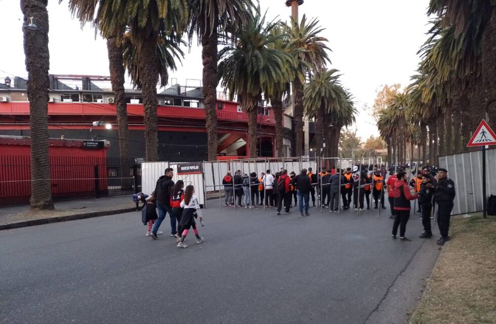 Banderazo de Newell’s: detuvieron a cinco personas antes del clásico rosarino