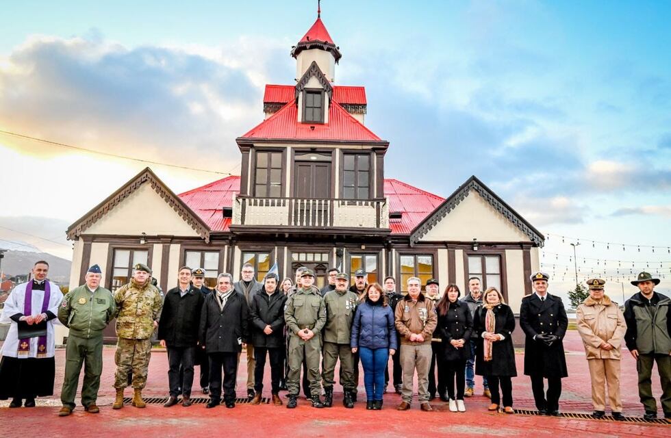 La Municipalidad presente en el 42° aniversario del bautismo de fuego de Gendarmería en Malvinas