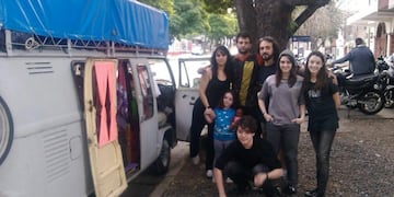 Marcelo y Silvia Taormina se conocieron en Córdoba, tienen siete hijos y colaboran con argentinos que quieren emigrar a Brasil. (Foto: Infobae)