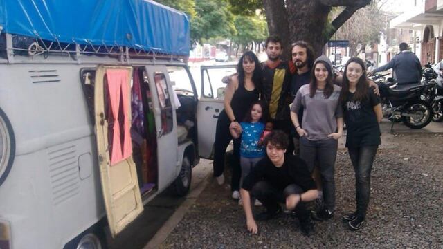 Marcelo y Silvia Taormina se conocieron en Córdoba, tienen siete hijos y colaboran con argentinos que quieren emigrar a Brasil. (Foto: Infobae)