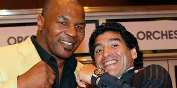 Mike Tyson junto a Diego Maradona.