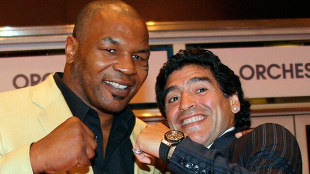 Mike Tyson junto a Diego Maradona.