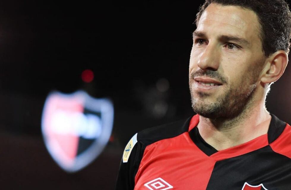 Maximiliano Rodríguez anunció su retiro del fútbol profesional