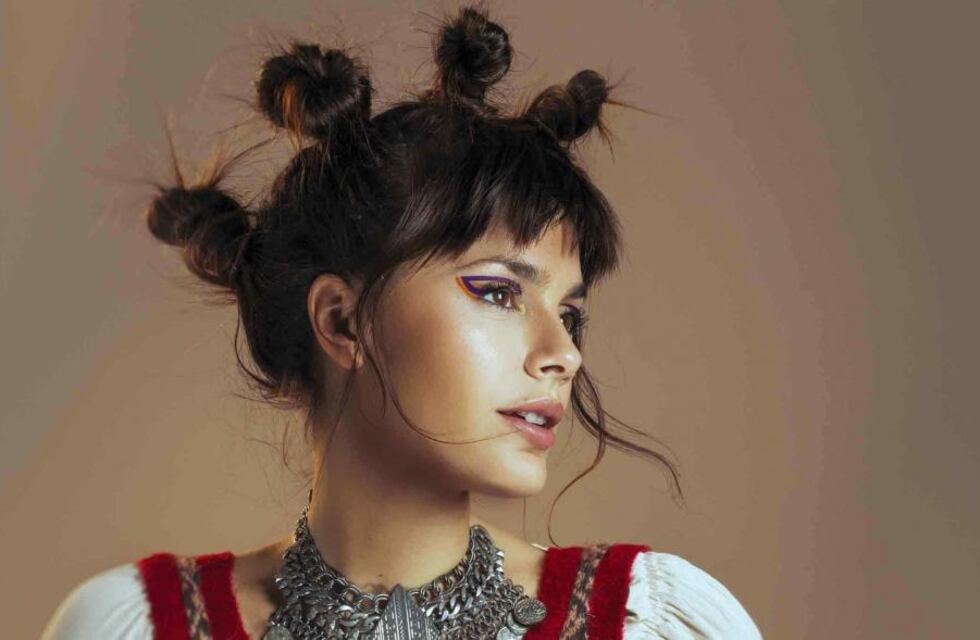 Natalie Pérez lució sus piernas y se divirtió en una producción de fotos de lo más original