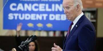 El presidente Joe Biden durante un evento en la Biblioteca Julian Dixon, el miércoles 21 de febrero de 2024, en Culver City, California. (AP Foto/Manuel Balce Ceneta)