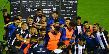 El festejo de Talleres por el pase a semifinales. Jugará en San Luis, por la gran final de Copa Argentina (Federico López Claro).