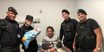 Policías ayudaron a dar a luz a una mujer en San Pedro.