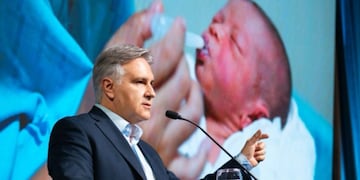 Llaryora habló sobre las muertes en el Neonatal.