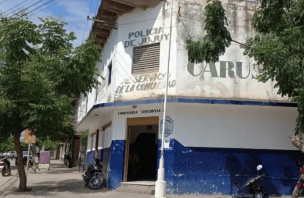 Una mujer descubrió a su pareja policía en ropa interior con una compañera: tenían relaciones sexuales dent... - Image 1