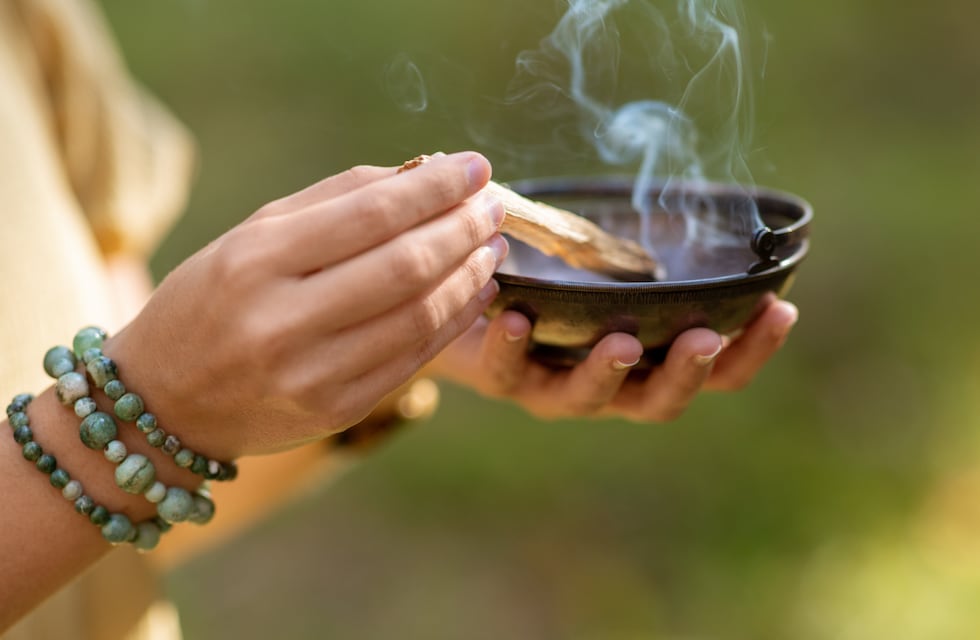 Cuál es el ritual de principio de mes que hay que hacer para atraer abundancia en julio 2025