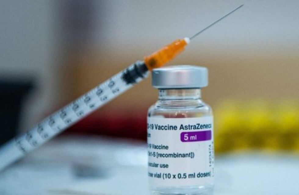 Vacunas: llegaron casi un millón de dosis de AstraZeneca donadas por España