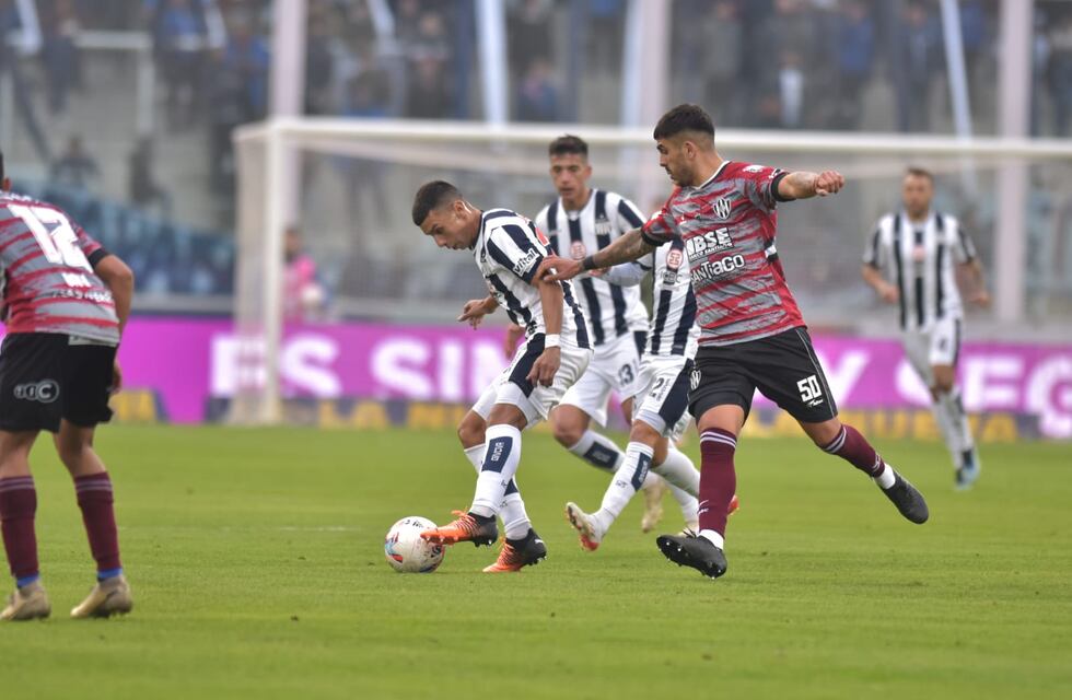 En otro flojo partido, Talleres perdió 2 a 0 ante Central Córdoba