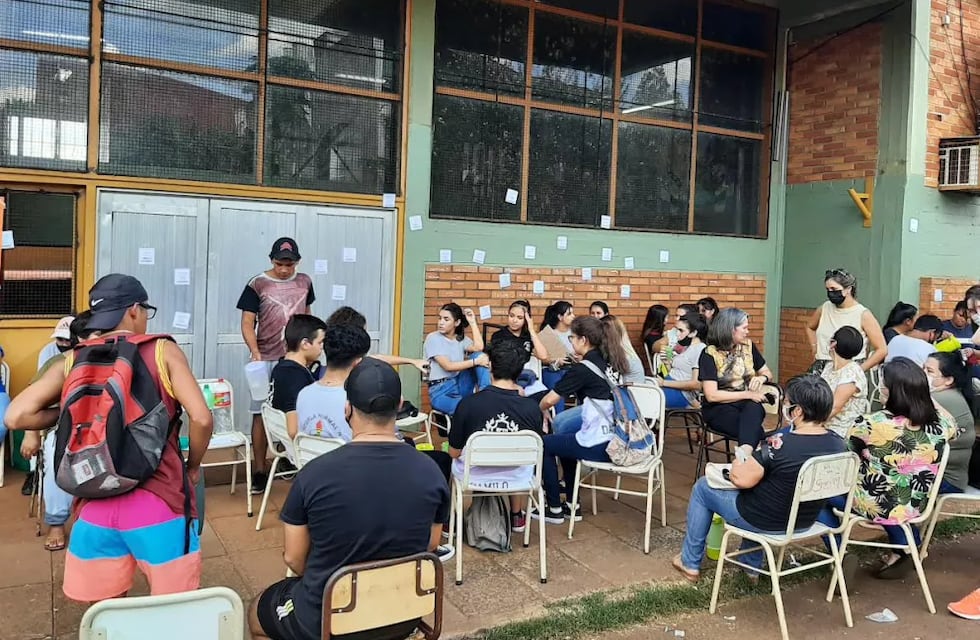 Montecarlo: trasladarán al docente denunciado por acoso y levantan la toma de la escuela