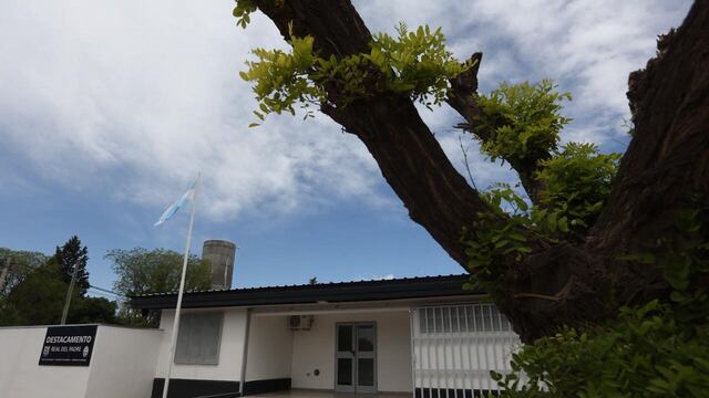 Por intentar eludir un control policial un motociclista embistió a un efectivo