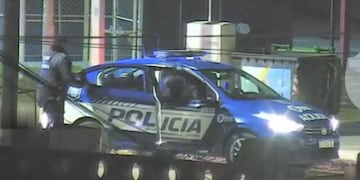 Los efectivos asistieron a la nena. (Captura 911/Policía)