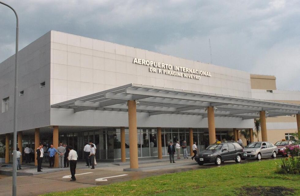 Cuál era el destino de los $430 mil dólares incautados en el aeropuerto de Corrientes
