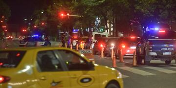 Aumentarán la cantidad de controles policiales en la provincia para disminuir la circulación nocturna.  Foto: Facundo Luque/La Voz
