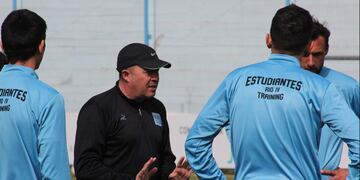 El técnico Marcelo Vázquez destacó el nivel del primer tiempo con Sarmiento. La ilusión se mantiene.